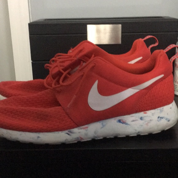 Nike roshe run size 10.5 - Picture 2 of 5